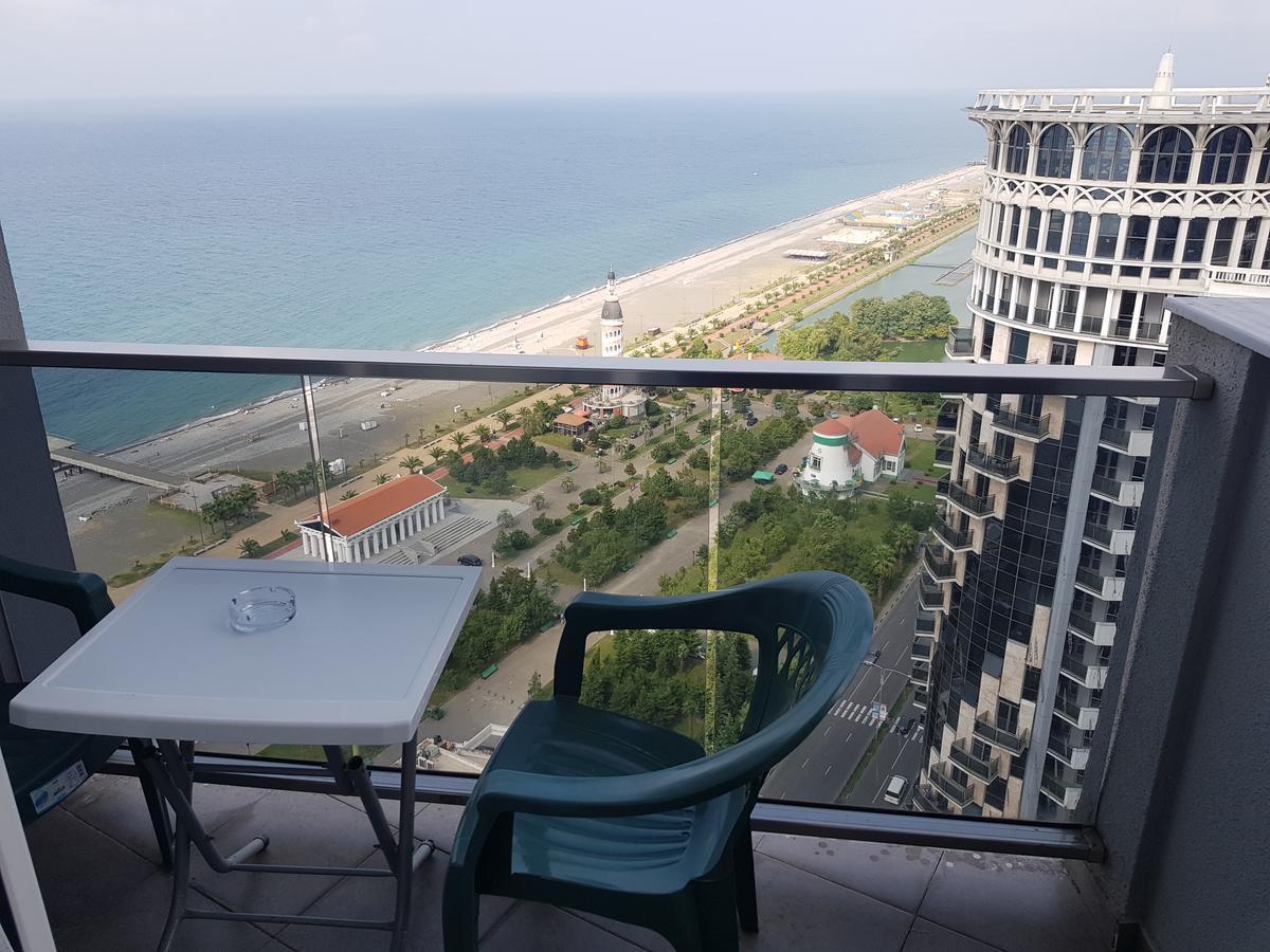 Viva Blue Batumi Aparthotel Exterior foto