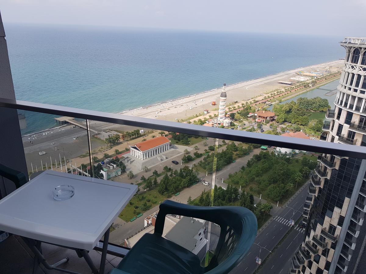 Viva Blue Batumi Aparthotel Exterior foto