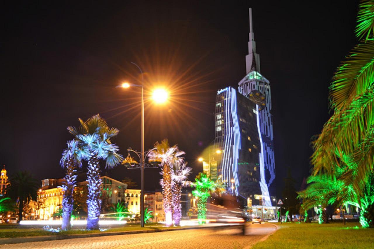 Viva Blue Batumi Aparthotel Exterior foto